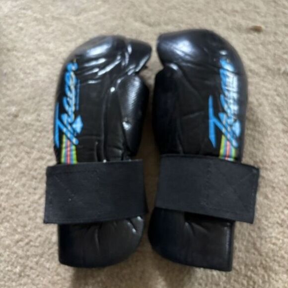 Century Tracer Size Youth Small Martial Arts Sparring Gloves - Picture 1 of 7